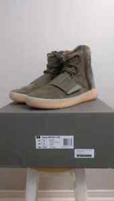 SELLING: Size 10 YEEZY BOOST 750 "Chocolate"